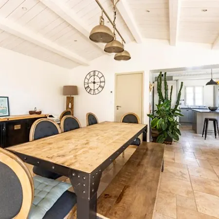 Maison Familiale Avec Piscine Pour 9 Personnes - Fr-1-835-4 Villa *