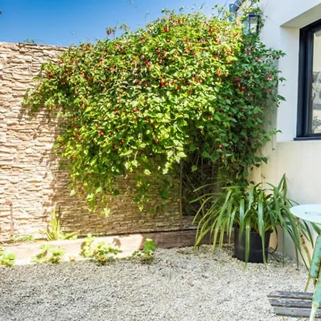 Maison Familiale Avec Piscine Pour 9 Personnes - Fr-1-835-4