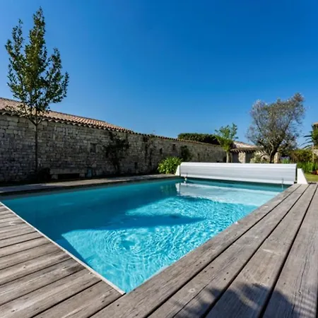 Maison Familiale Avec Piscine Pour 9 Personnes - Fr-1-835-4 *