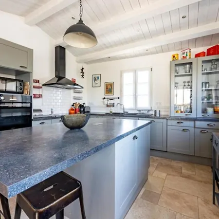 Maison Familiale Avec Piscine Pour 9 Personnes - Fr-1-835-4 Villa