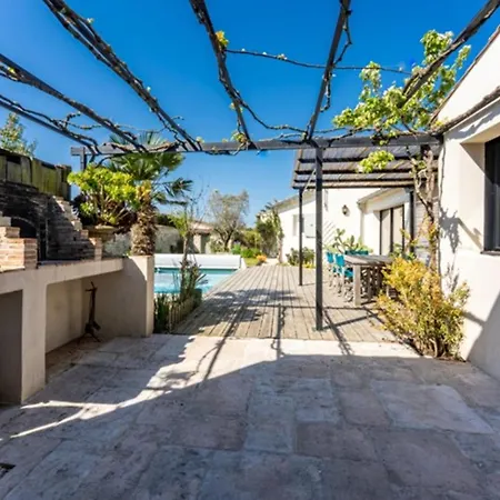 Maison Familiale Avec Piscine Pour 9 Personnes - Fr-1-835-4