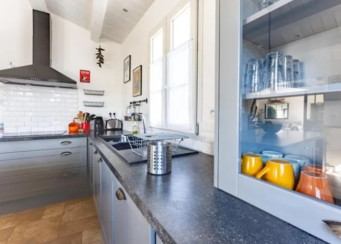 Villa Maison Familiale Avec Piscine Pour 9 Personnes - Fr-1-835-4 *