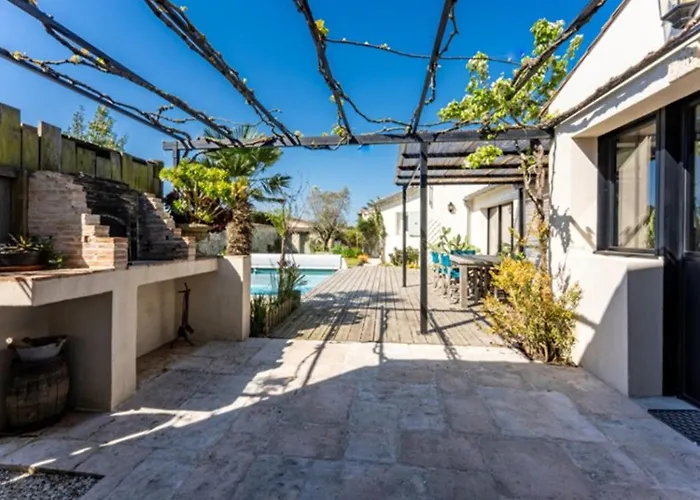 Maison Familiale Avec Piscine Pour 9 Personnes - Fr-1-835-4