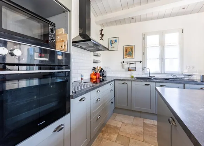 Villa Maison Familiale Avec Piscine Pour 9 Personnes - Fr-1-835-4