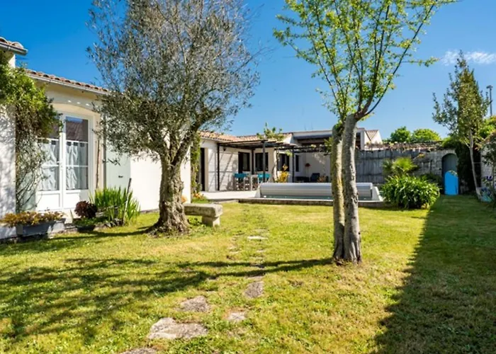 Maison Familiale Avec Piscine Pour 9 Personnes - Fr-1-835-4 *